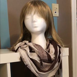 🥳 Woman’s Accessory Scarf
